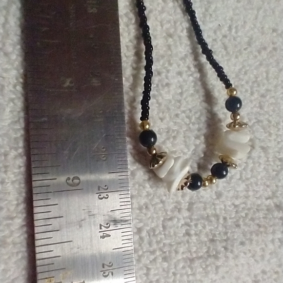 Black white beaded shell necklace beach summer 🏝️🌞 - Picture 2 of 4
